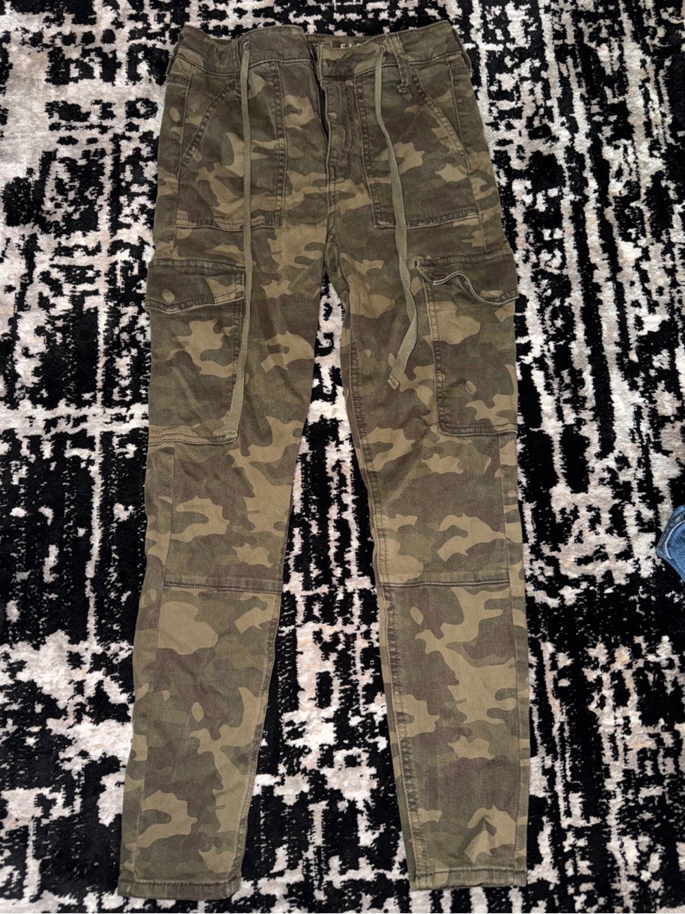American Eagle Outfitters Olive Camo Cargo Pants